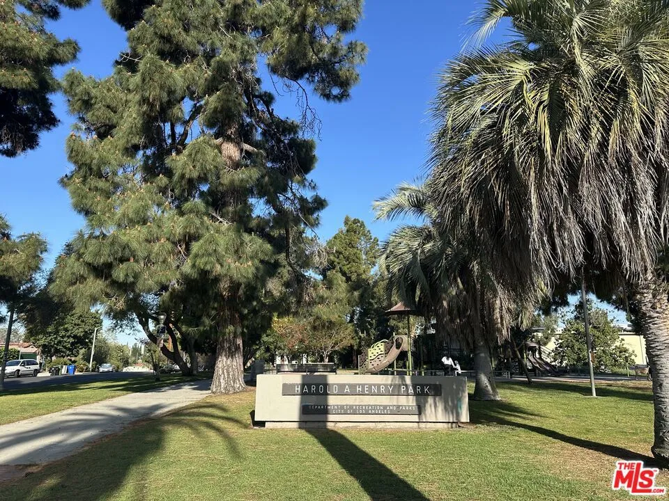 1027 S Lucerne Boulevard, Los Angeles, California 90019 home-pic-22